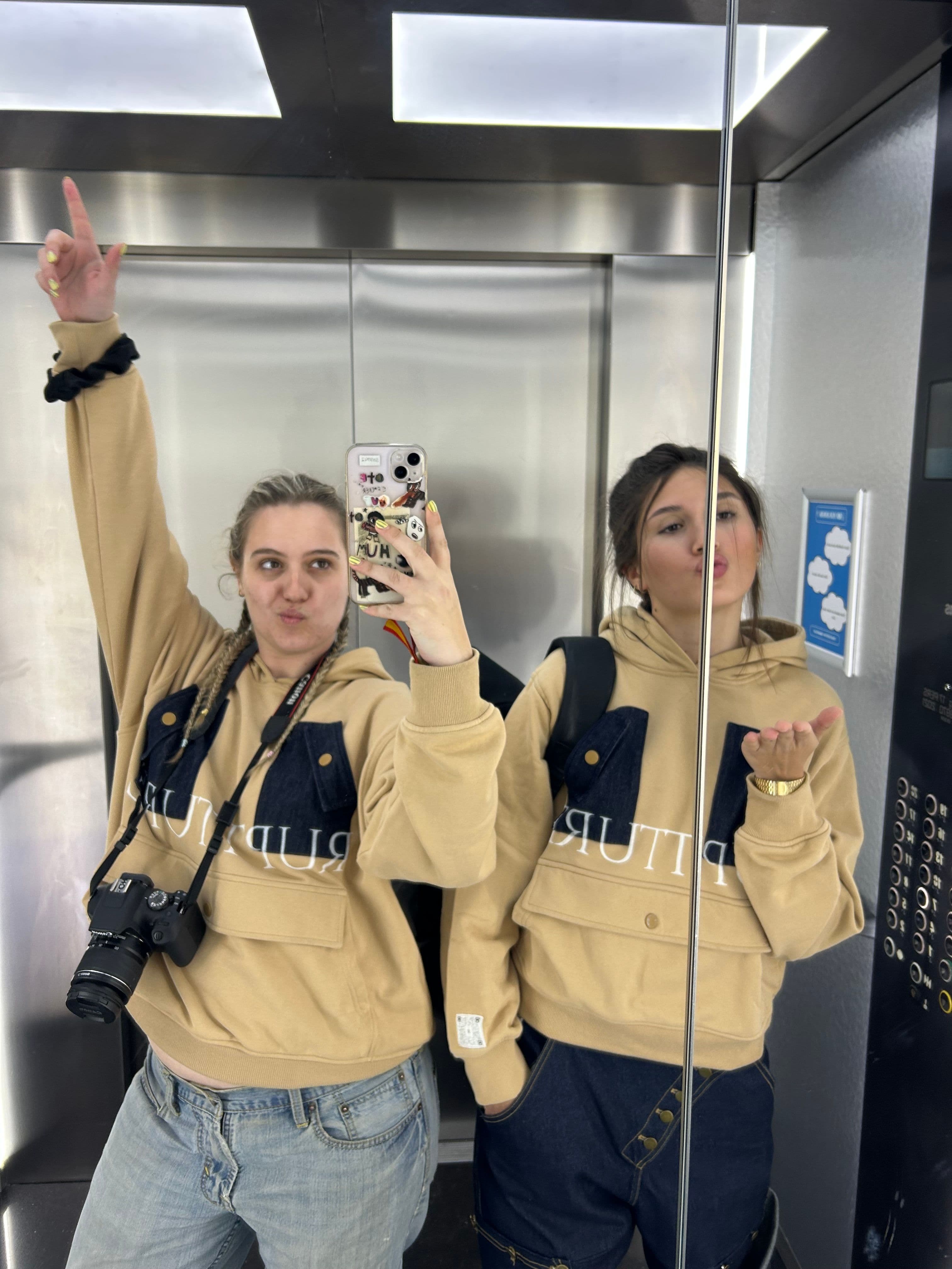 Two Friendly Girls Looking for a Social Flatshare in London — photo 4