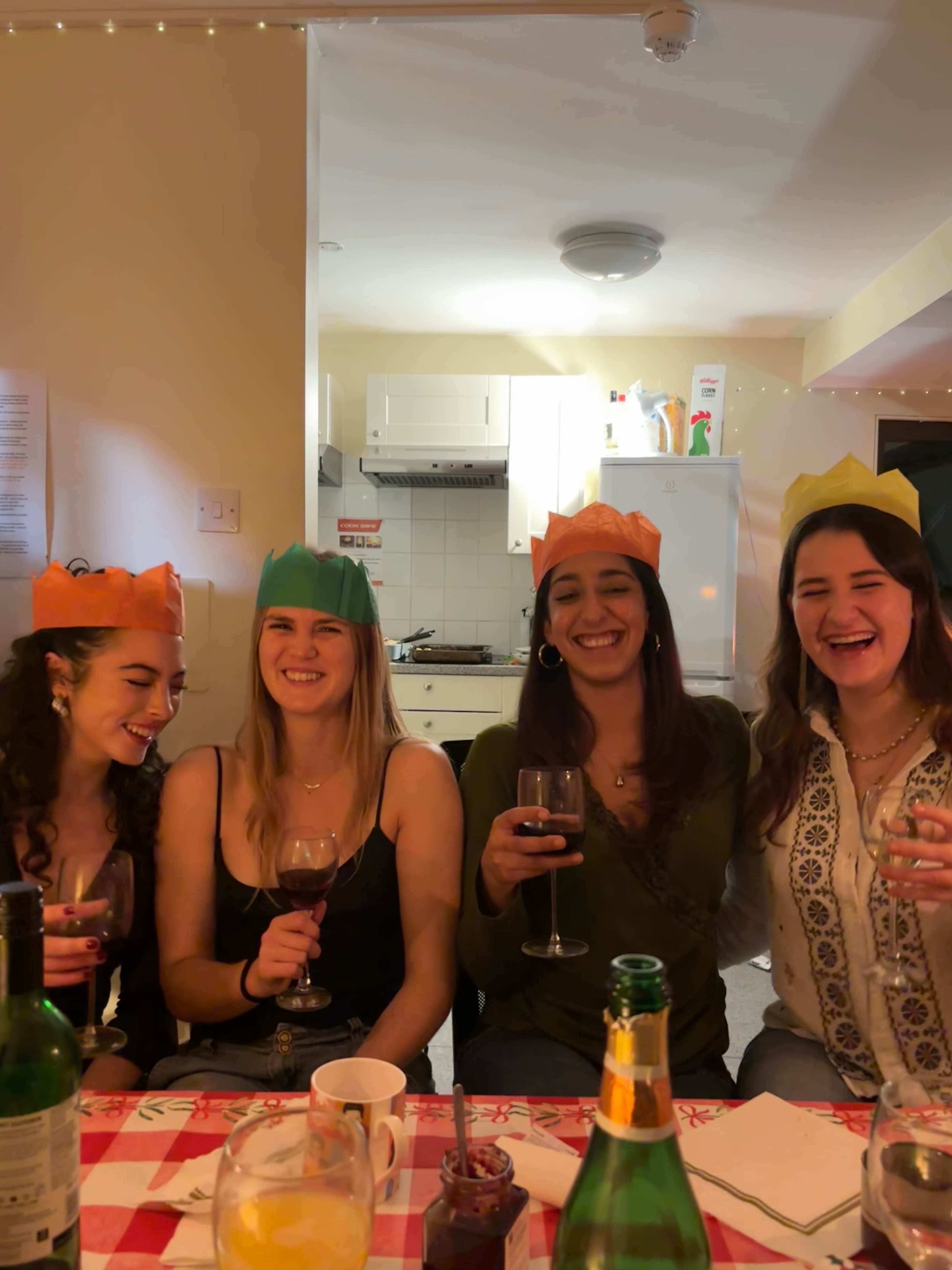 Masters student looking for friendly flatshare! - photo 3