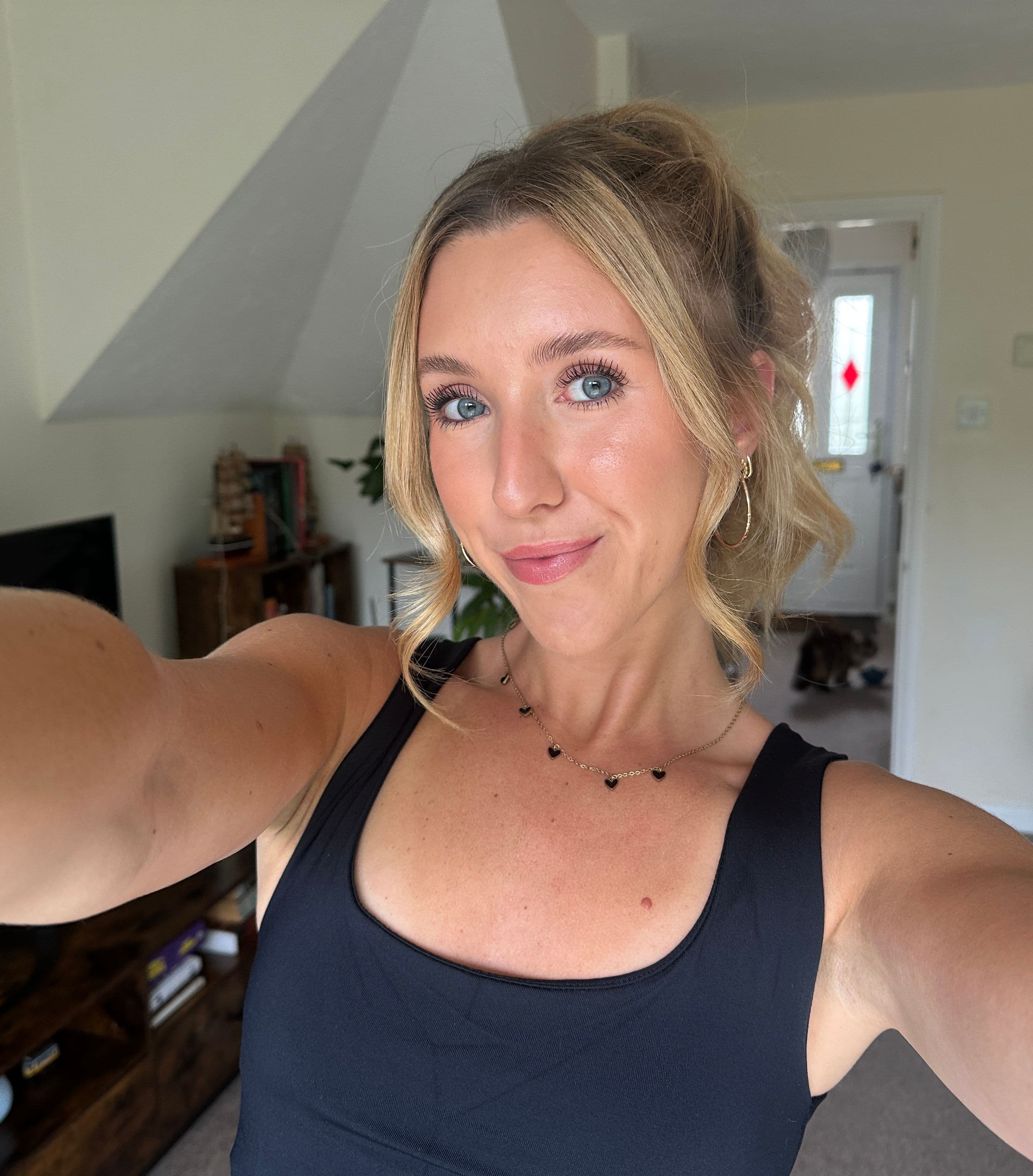 Looking for a female flat share - photo 1
