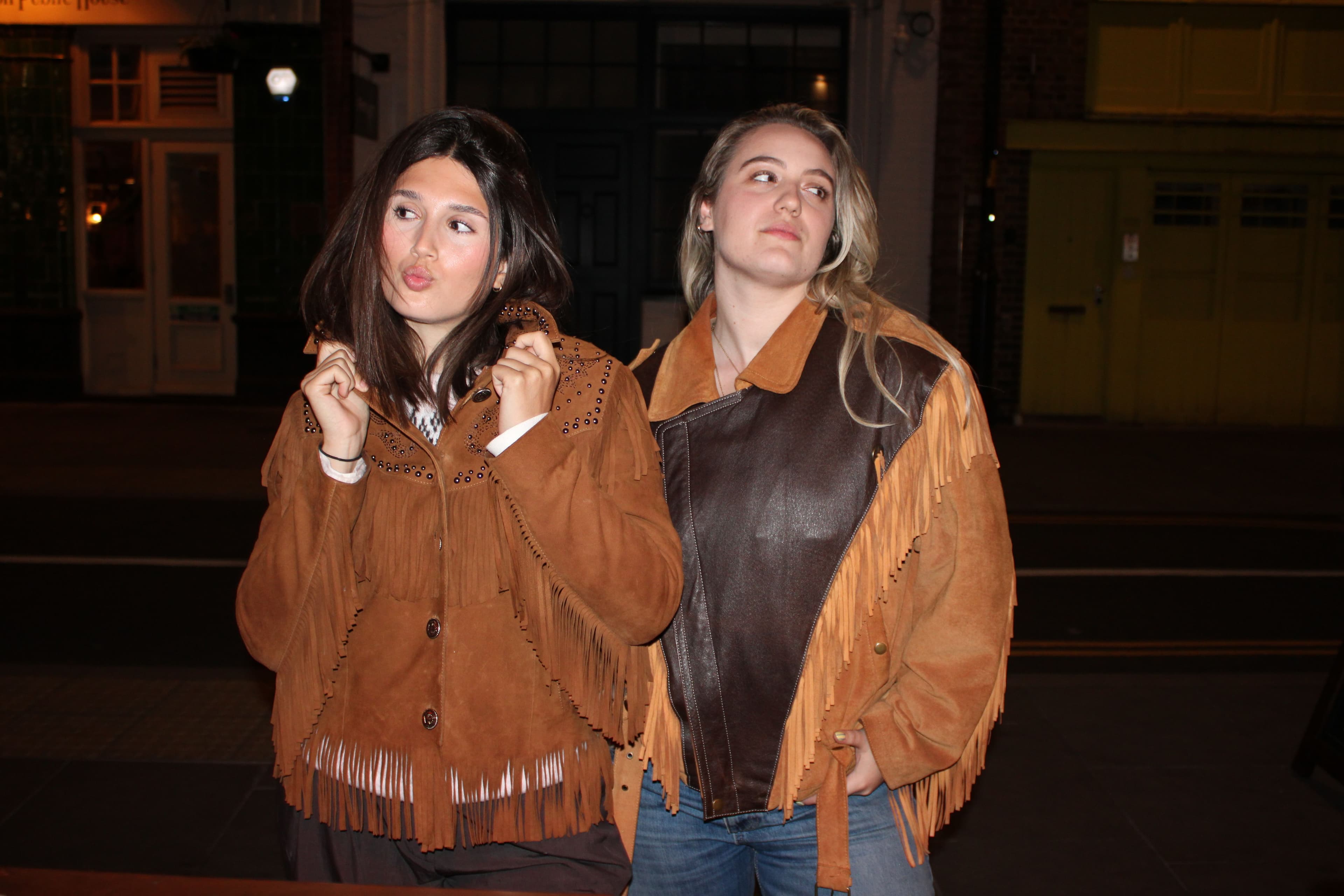 Two Friendly Girls Looking for a Social Flatshare in London — photo 2