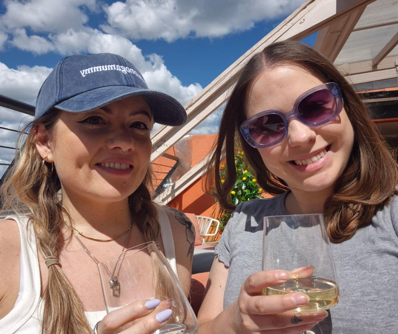 Two creative women, looking for two bedrooms in one household, with lovely housemates - photo 1
