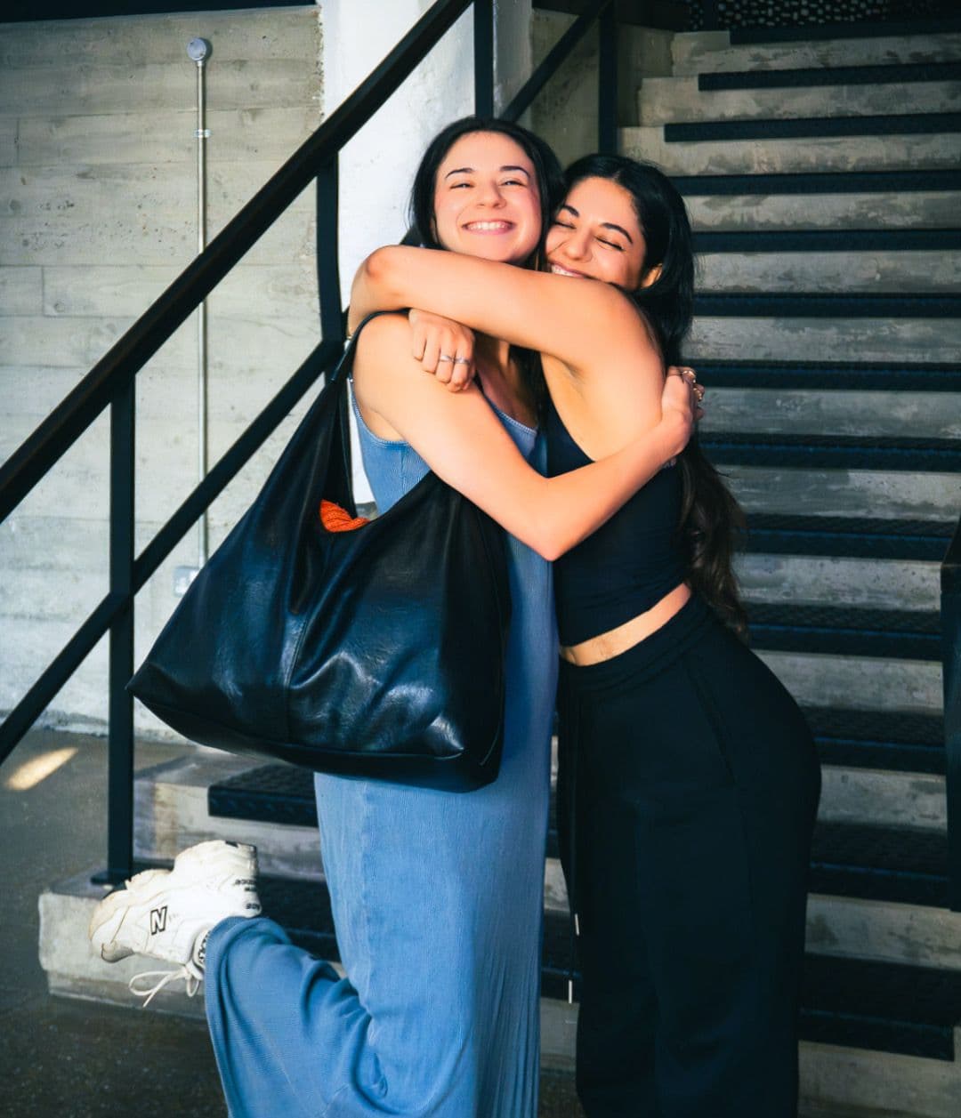 Friendly Yoga Teacher & Wellness Coach Looking for a Room in London - Move in asap 🌿 - photo 1