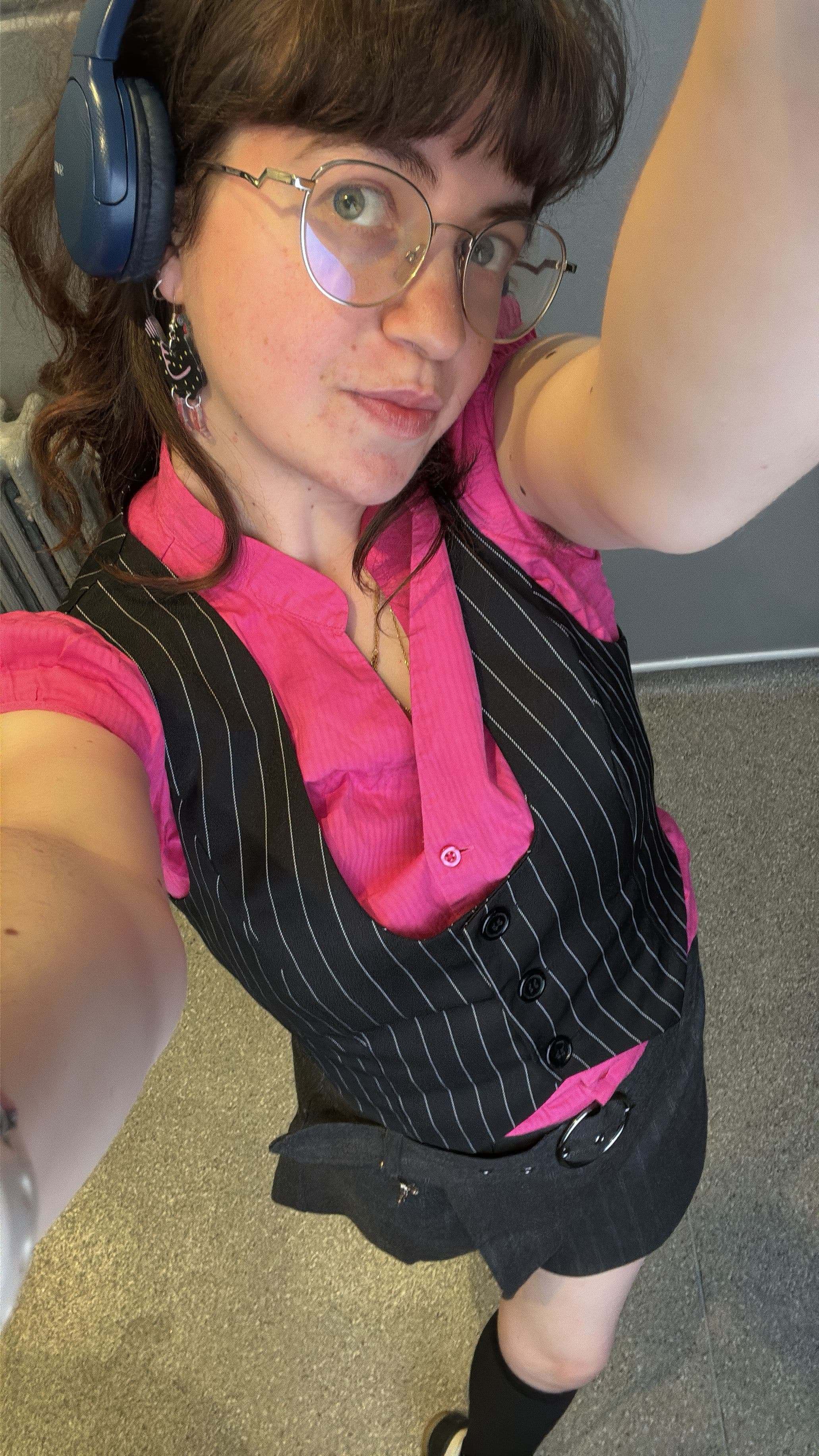 Creative girl looking for a room - photo 1