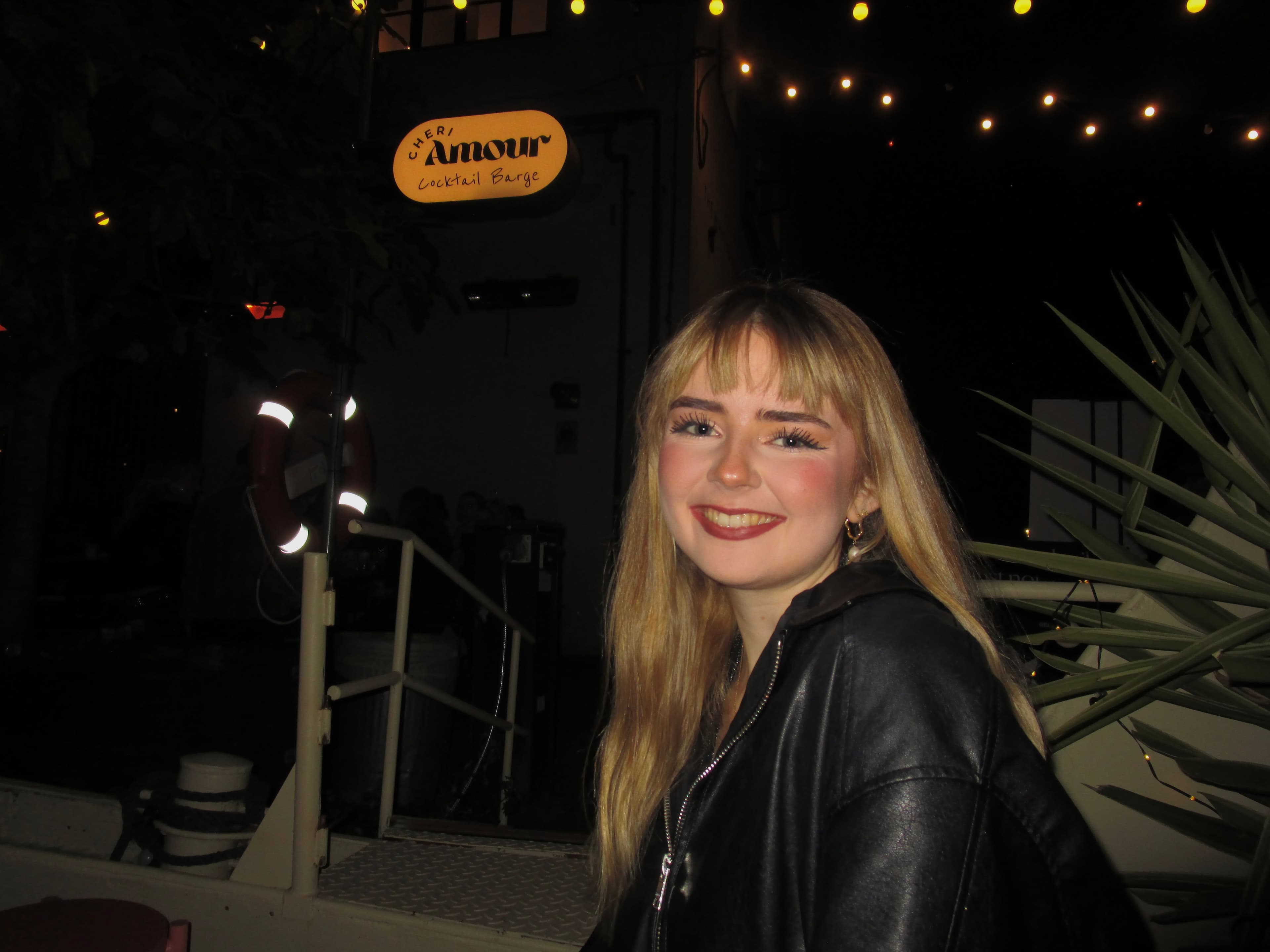 Friendly 22yo looking for a sociable girls’ house - photo 3