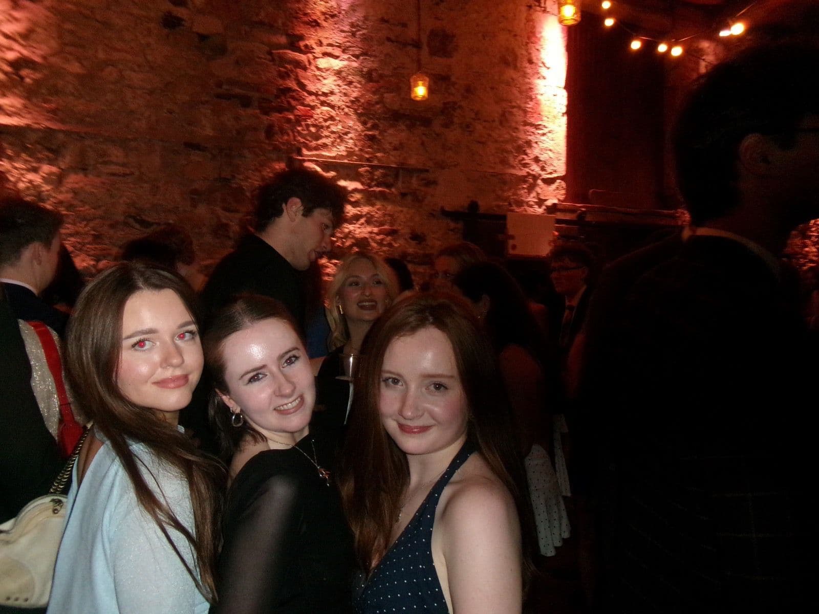 Looking for a room in a fun, sociable flat! - photo 2