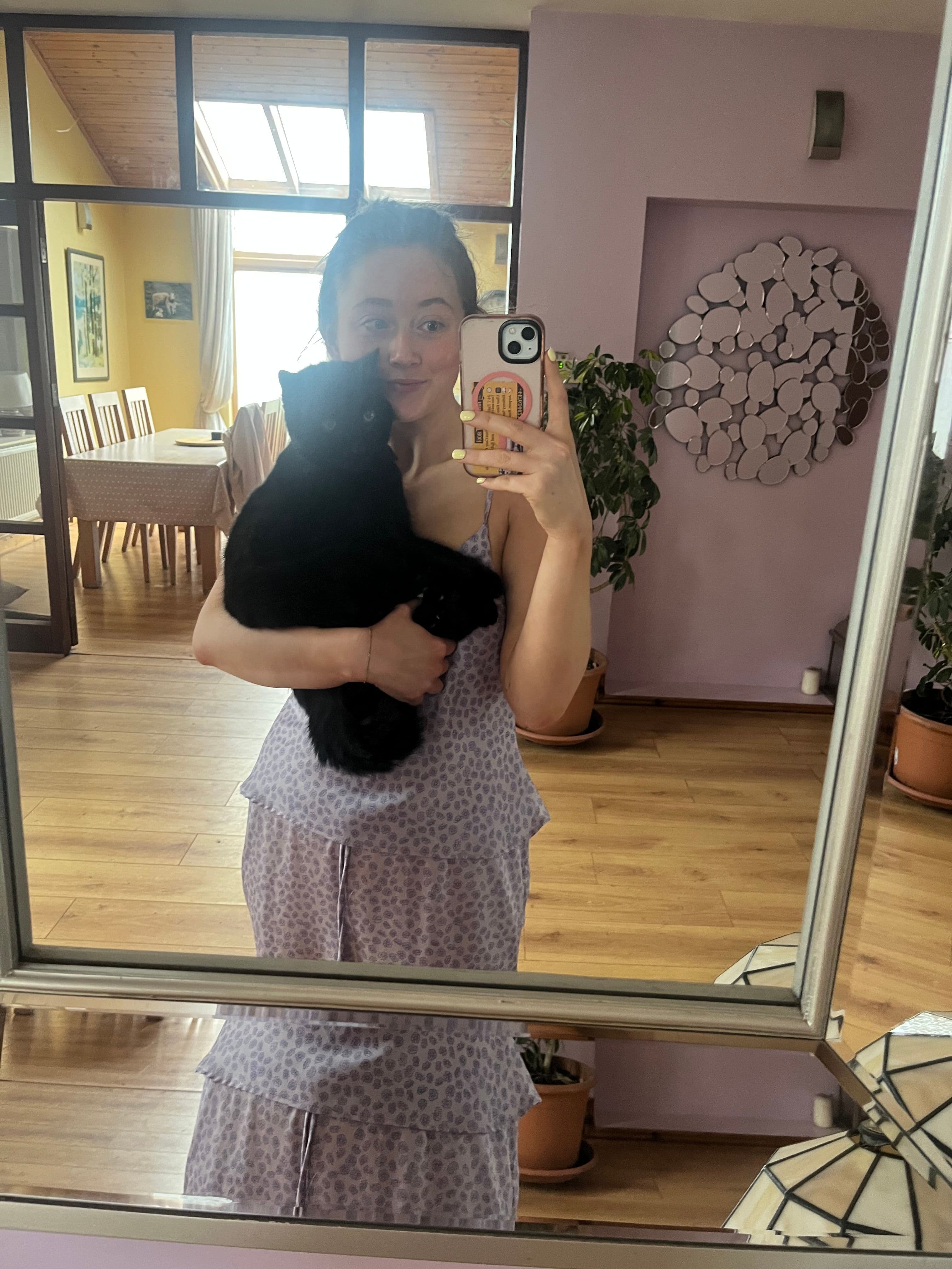 27F Irish Professional Relocating to London | Looking for a Friendly Female Flatshare | August Move-In — photo 1