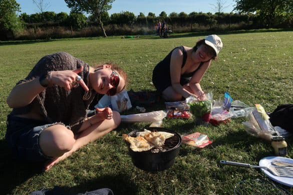 Postgrad looking to join friendly flatshare - photo 3